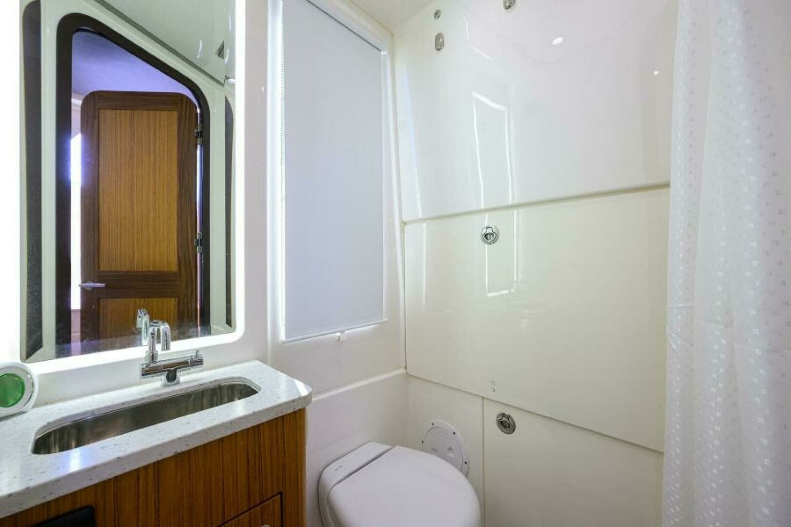 Solace 41 Cabin, Head