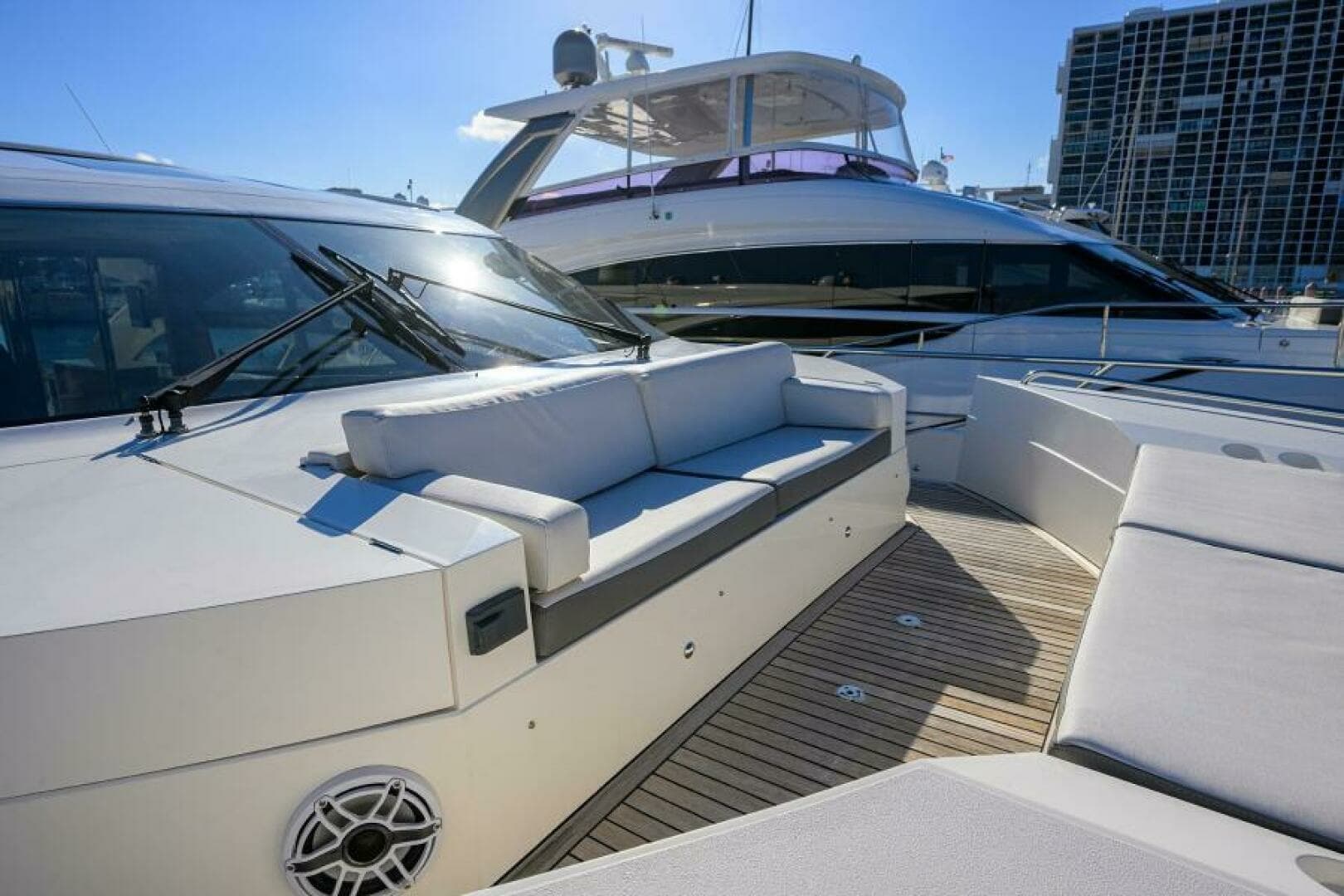 Princess 72 Joint Credit II - Exterior Bow
