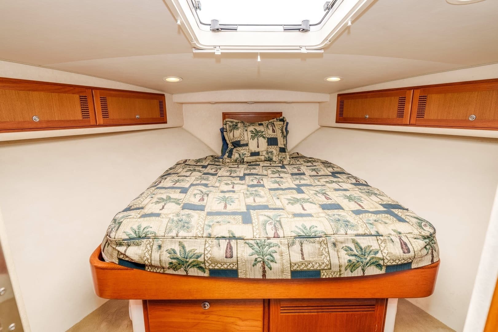 2005 Cabo 40 Express "El Patron" - Master Stateroom