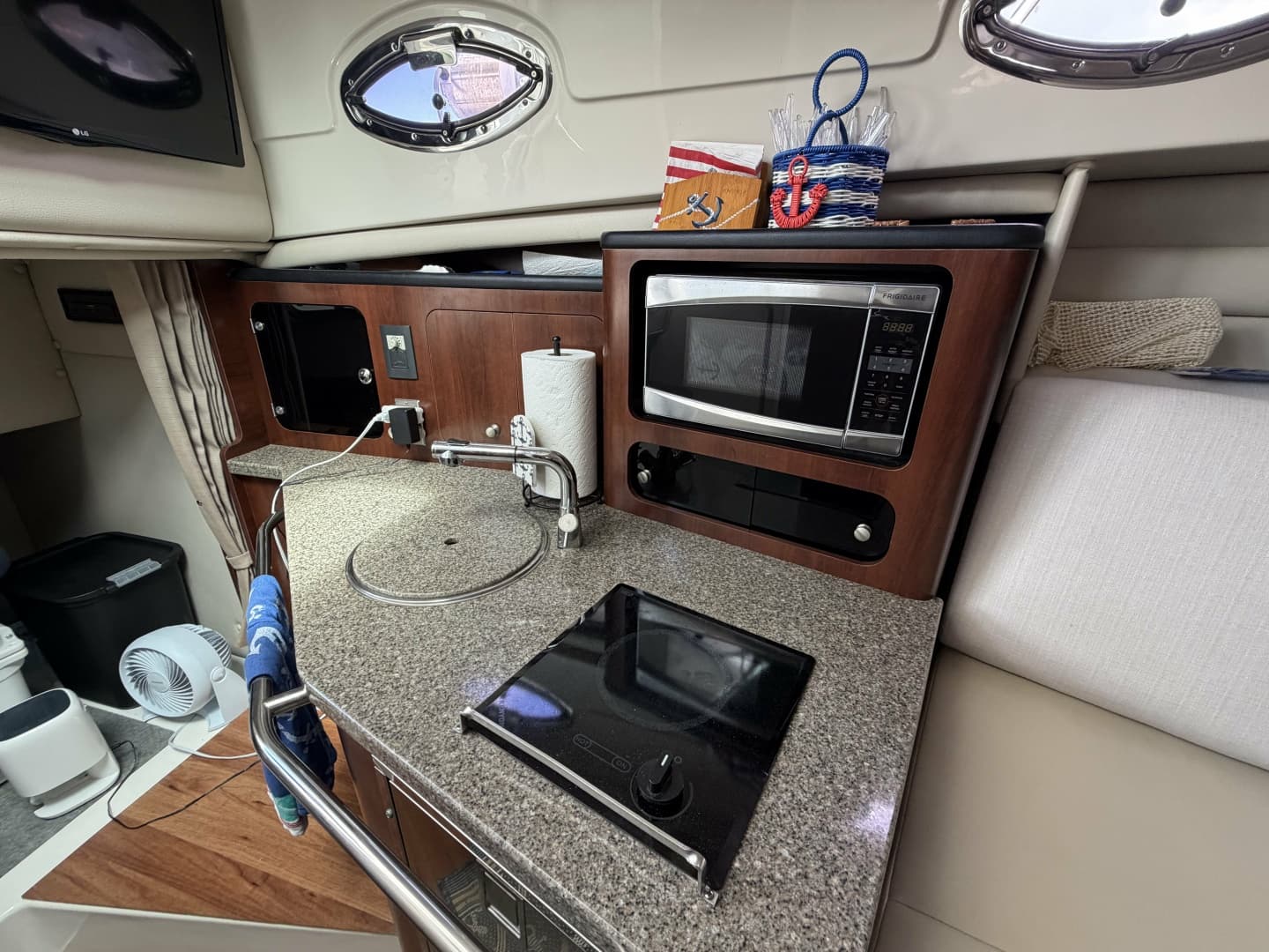 2016 Robalo R305