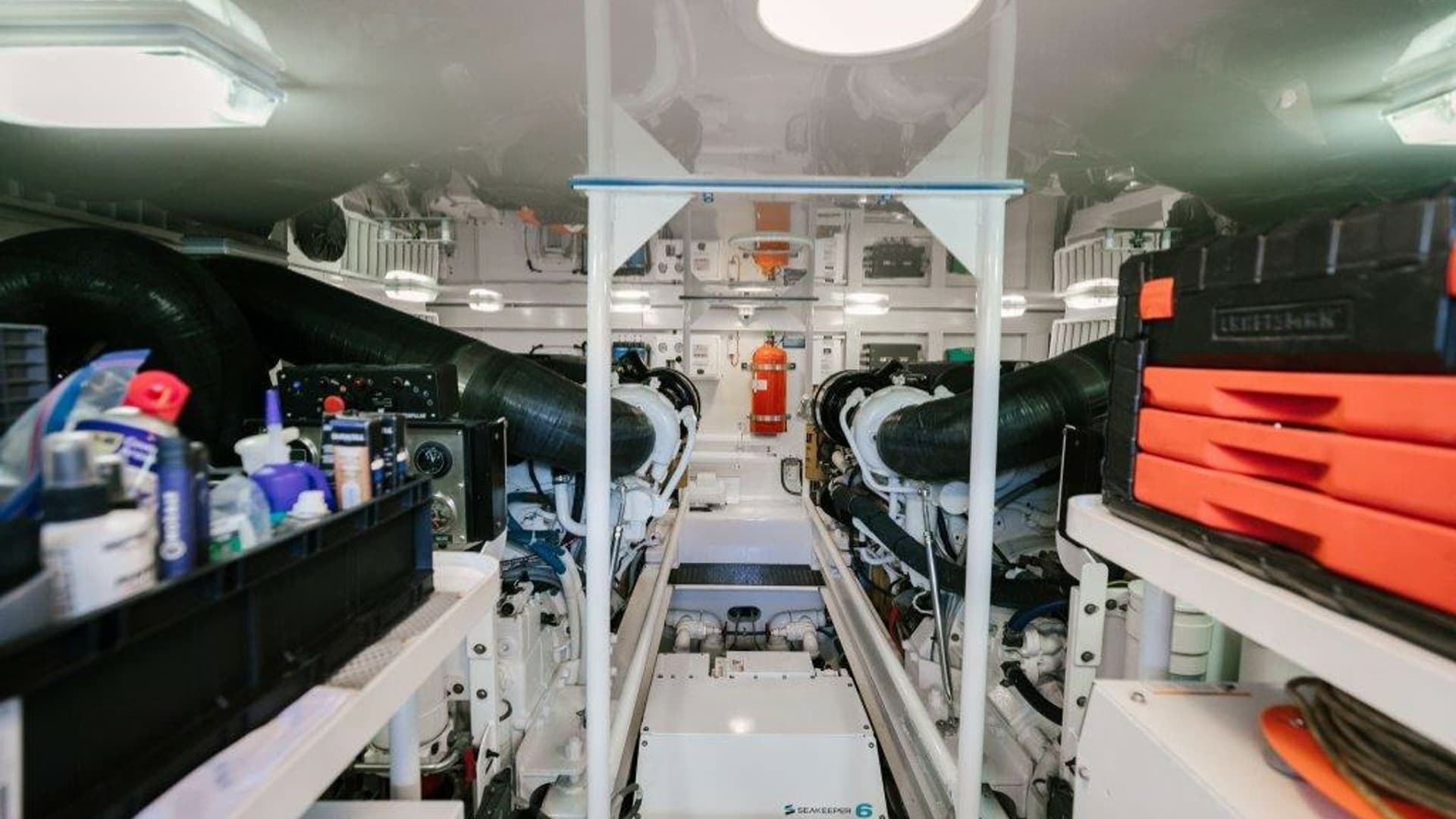 2007 64 Viking CNV Evil Eyes Engine Room (4)