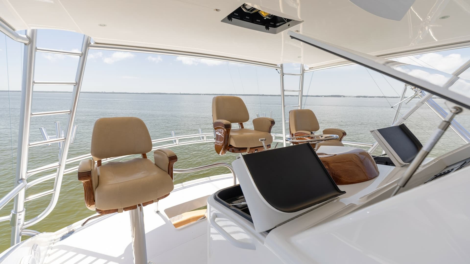 Flybridge Helm Station with Seating