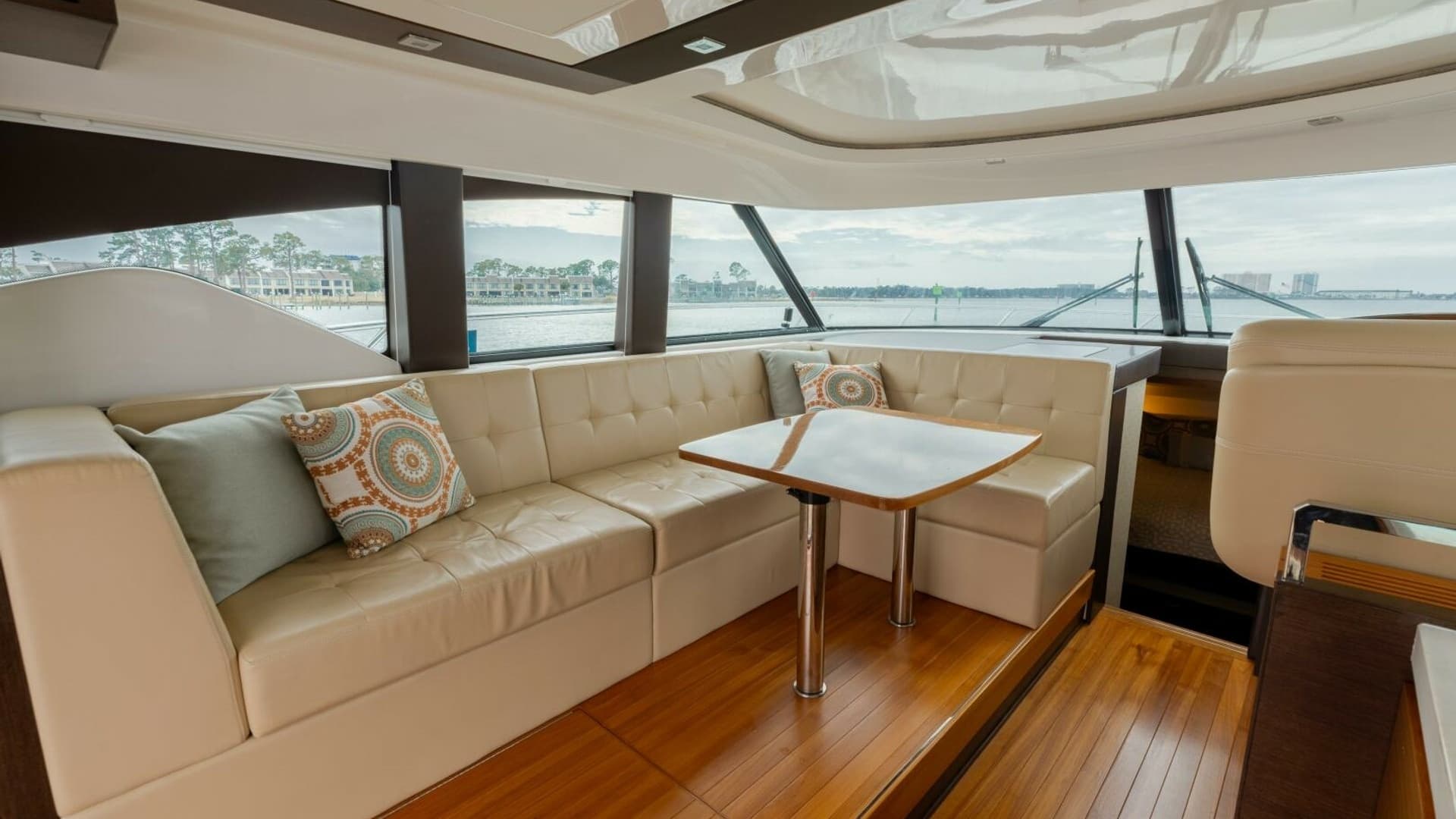 2015 Tiara Yachts 44 Coupe- SILVER LINING- Dinette