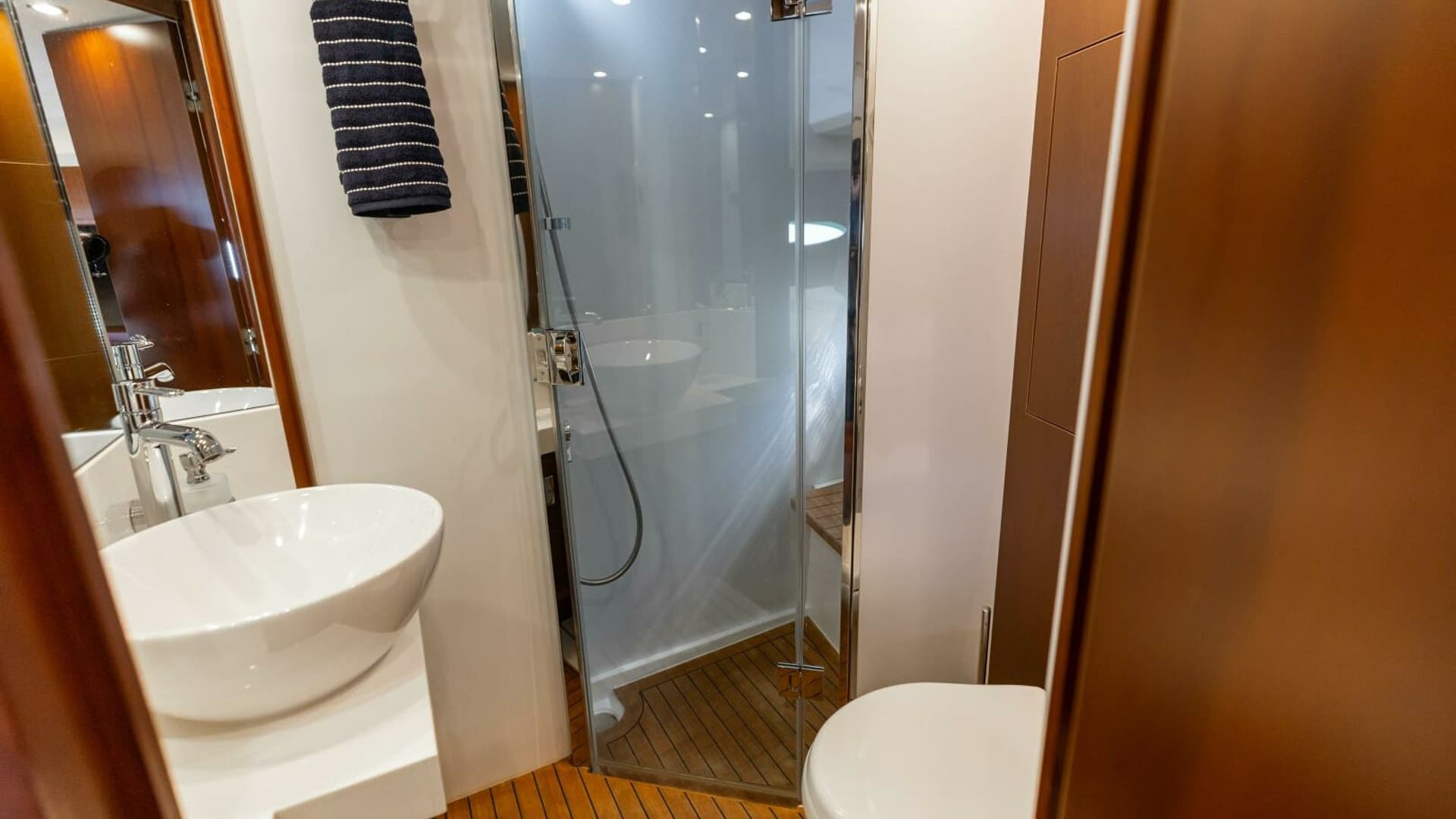 2011 Princess 64 'Harbor Story' - Guest Head