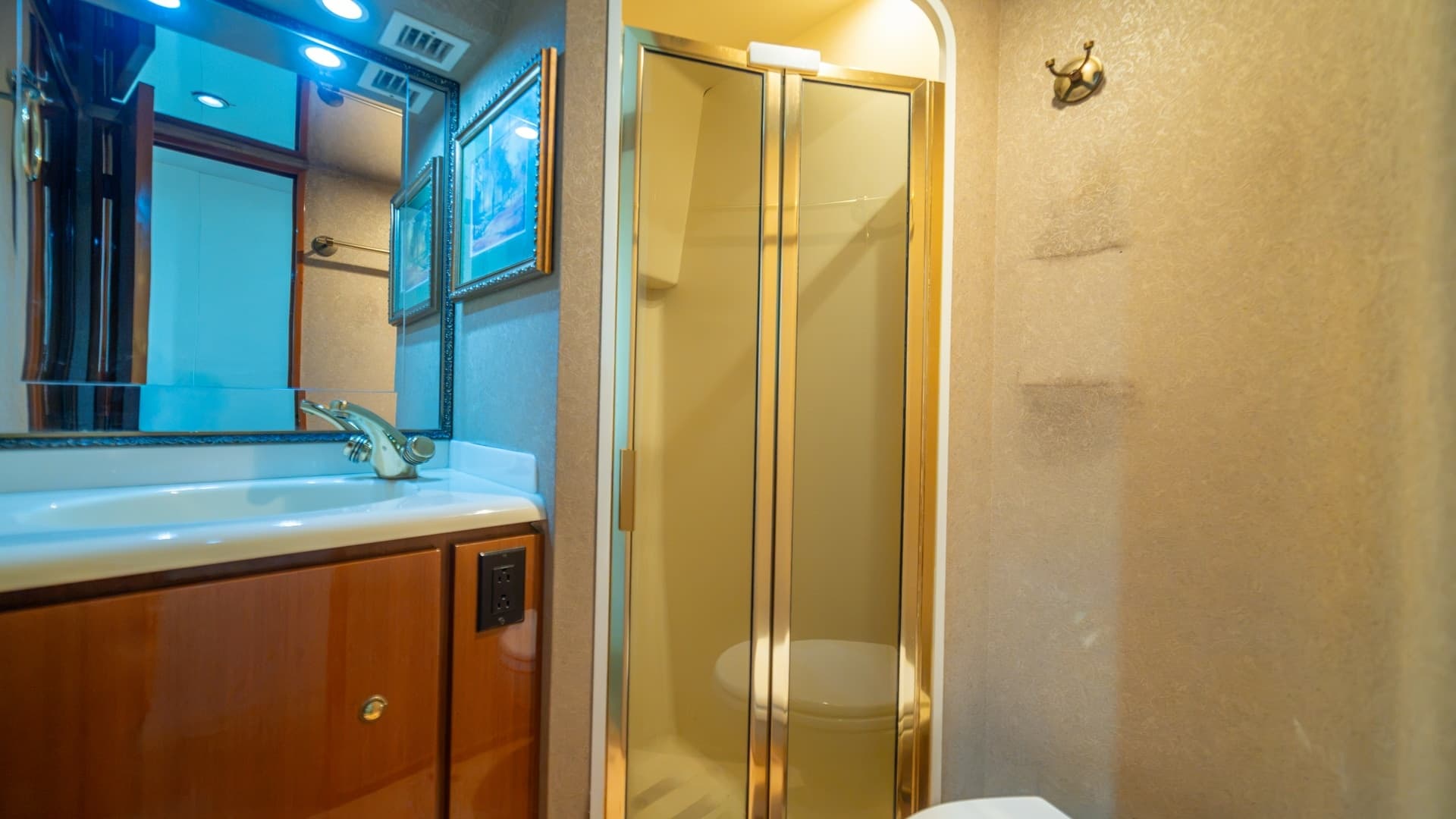 Guest Stateroom Head 2002 Viking 61 Convertible