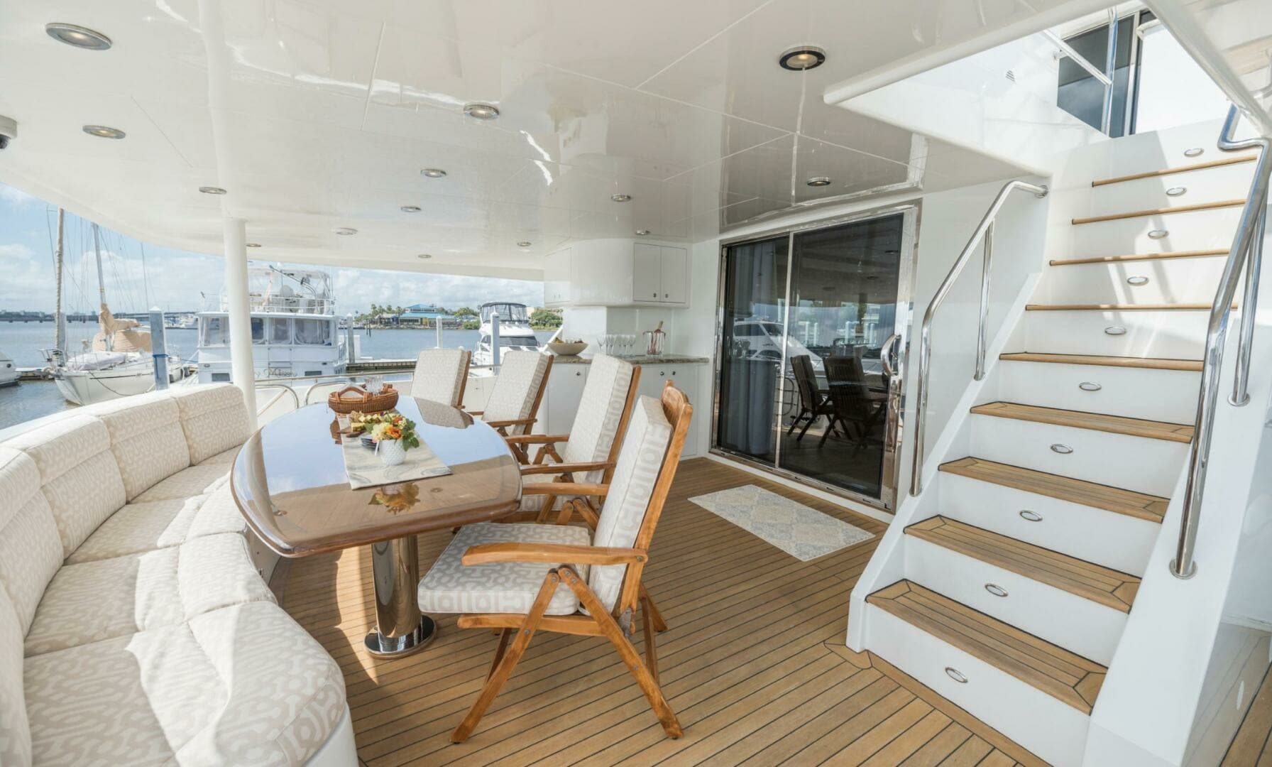 Cheoy Lee 95 FOOTLOOSE - Main Deck Aft