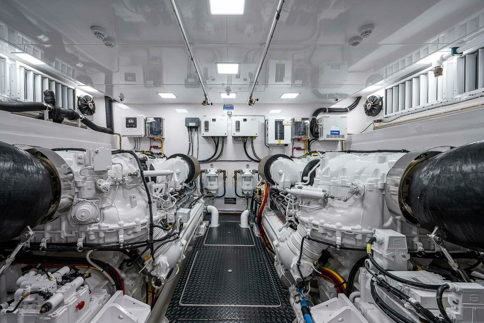 Viking 75 MIRAGE -  Engine Room