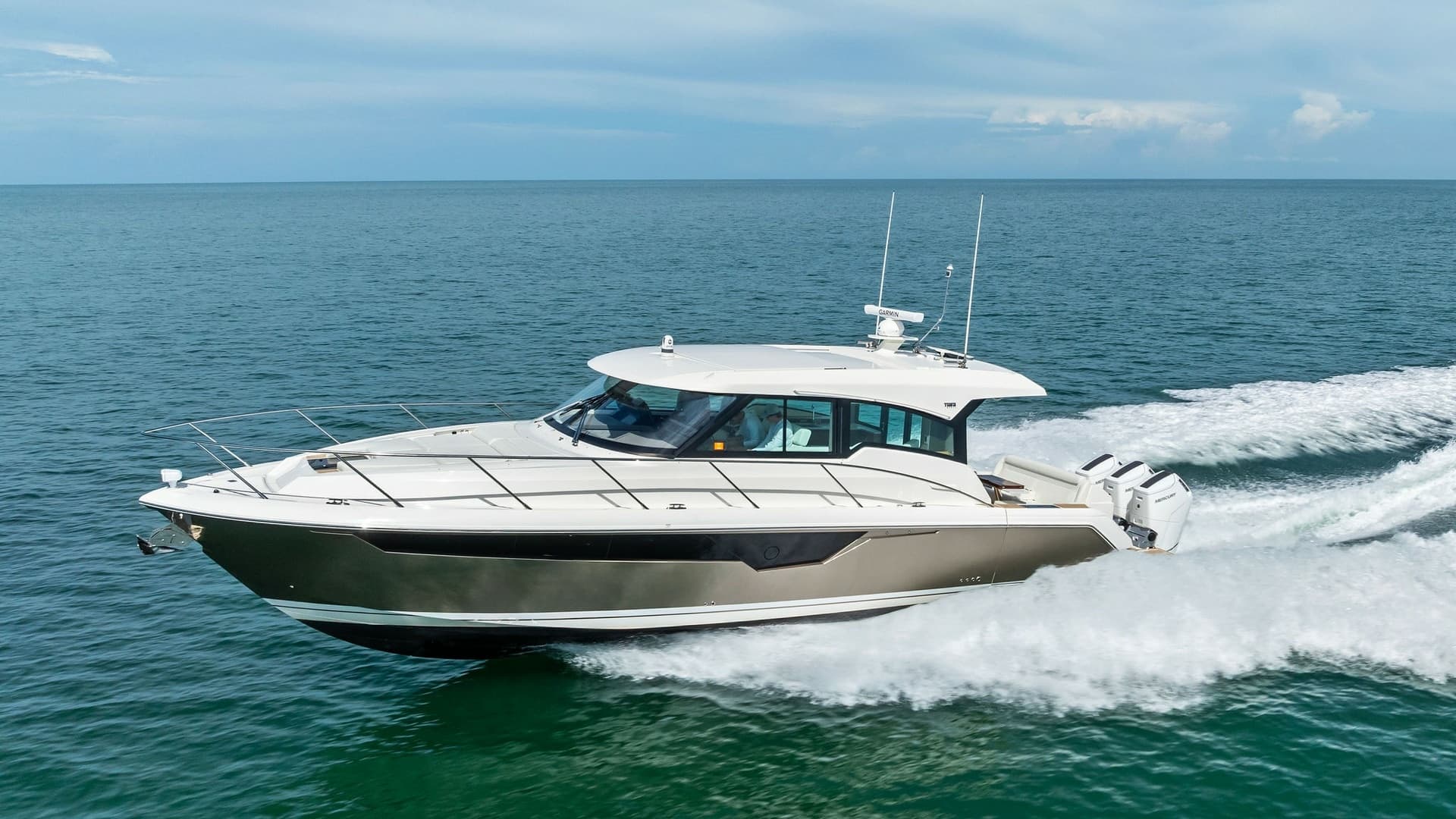 Starboard Side View in Motion