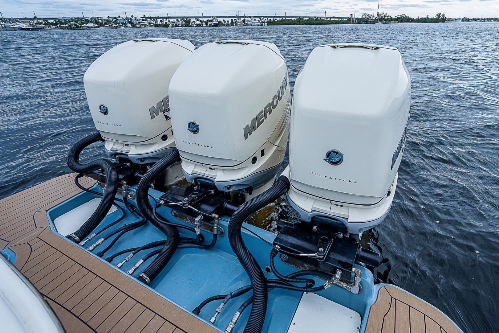 Scout 35 - WOLVERINE -  triple Mercury 350 HP Engines