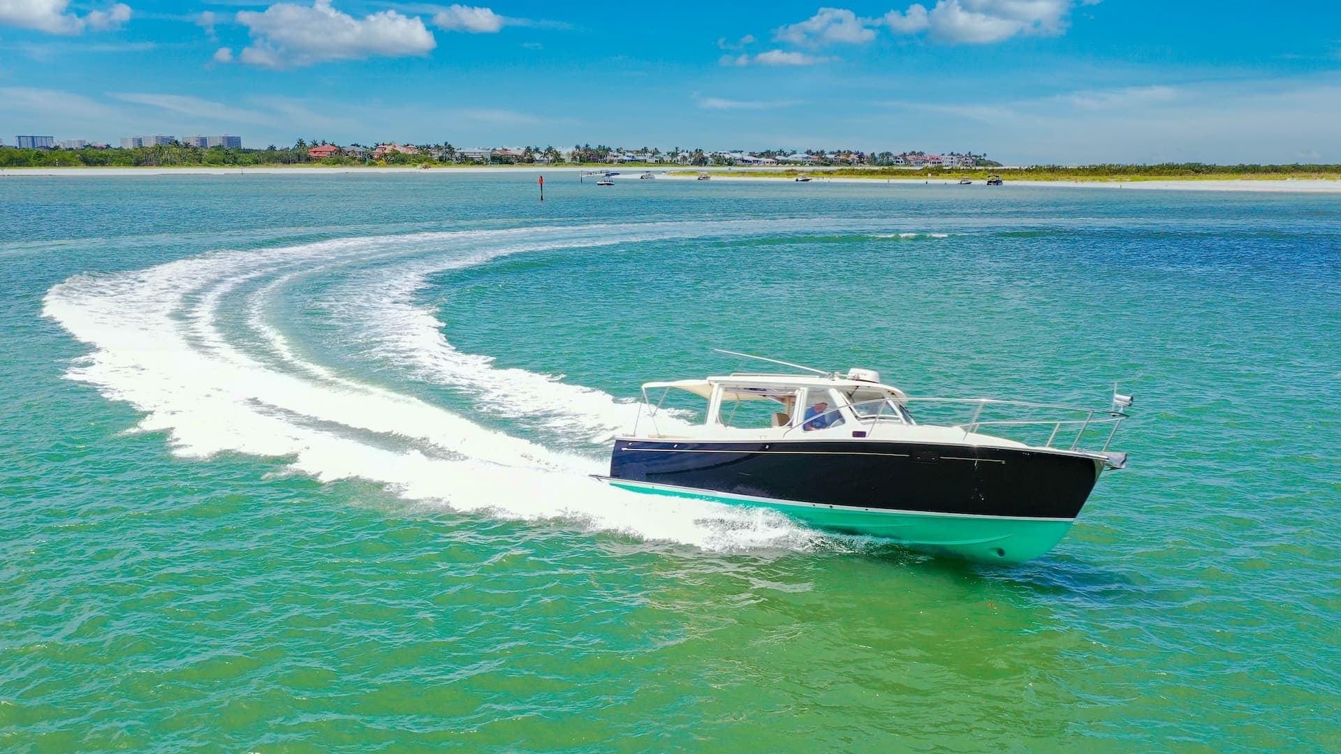 MJM 29z Cruising in Open Waters