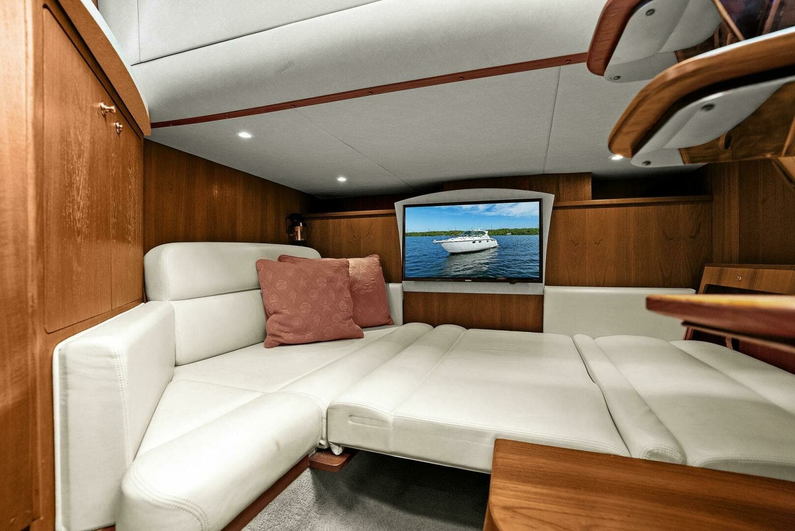 2008 Tiara Yachts 3500 Sovran "Fridge Benefit"