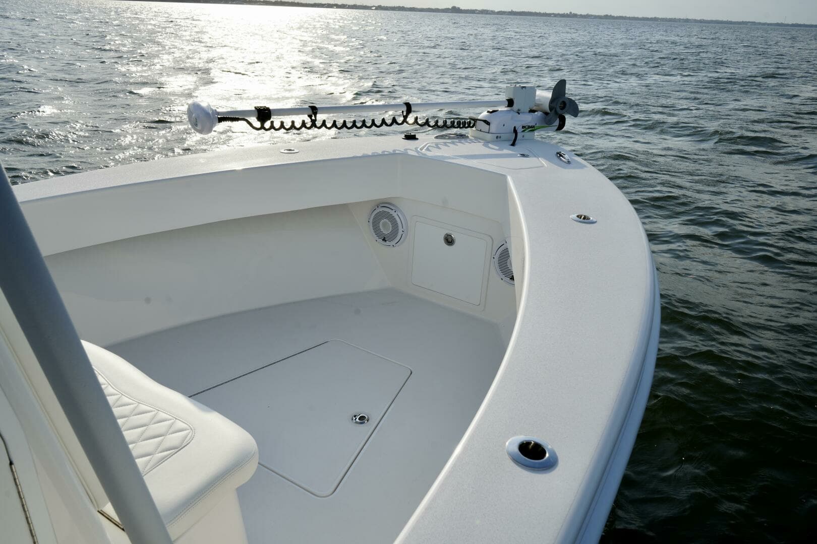 Reef Runner 23 - Bow with Trolling Motor