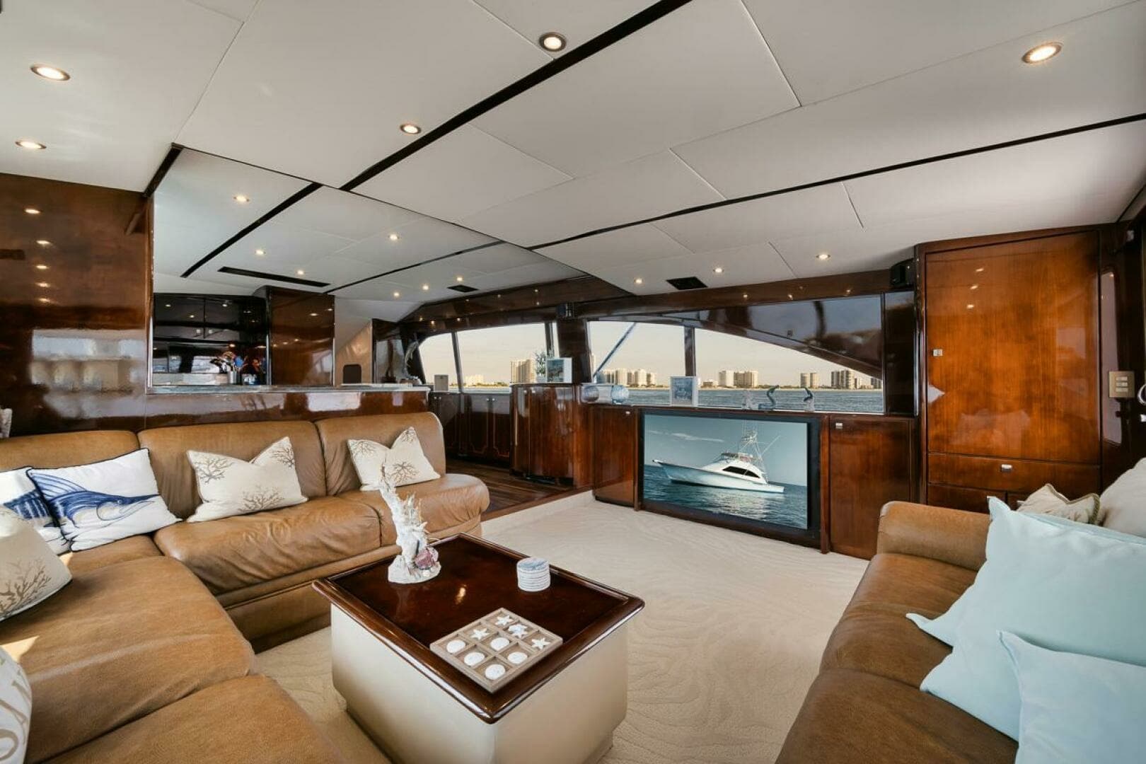 Ocean 73 UNCONQUERED - Salon