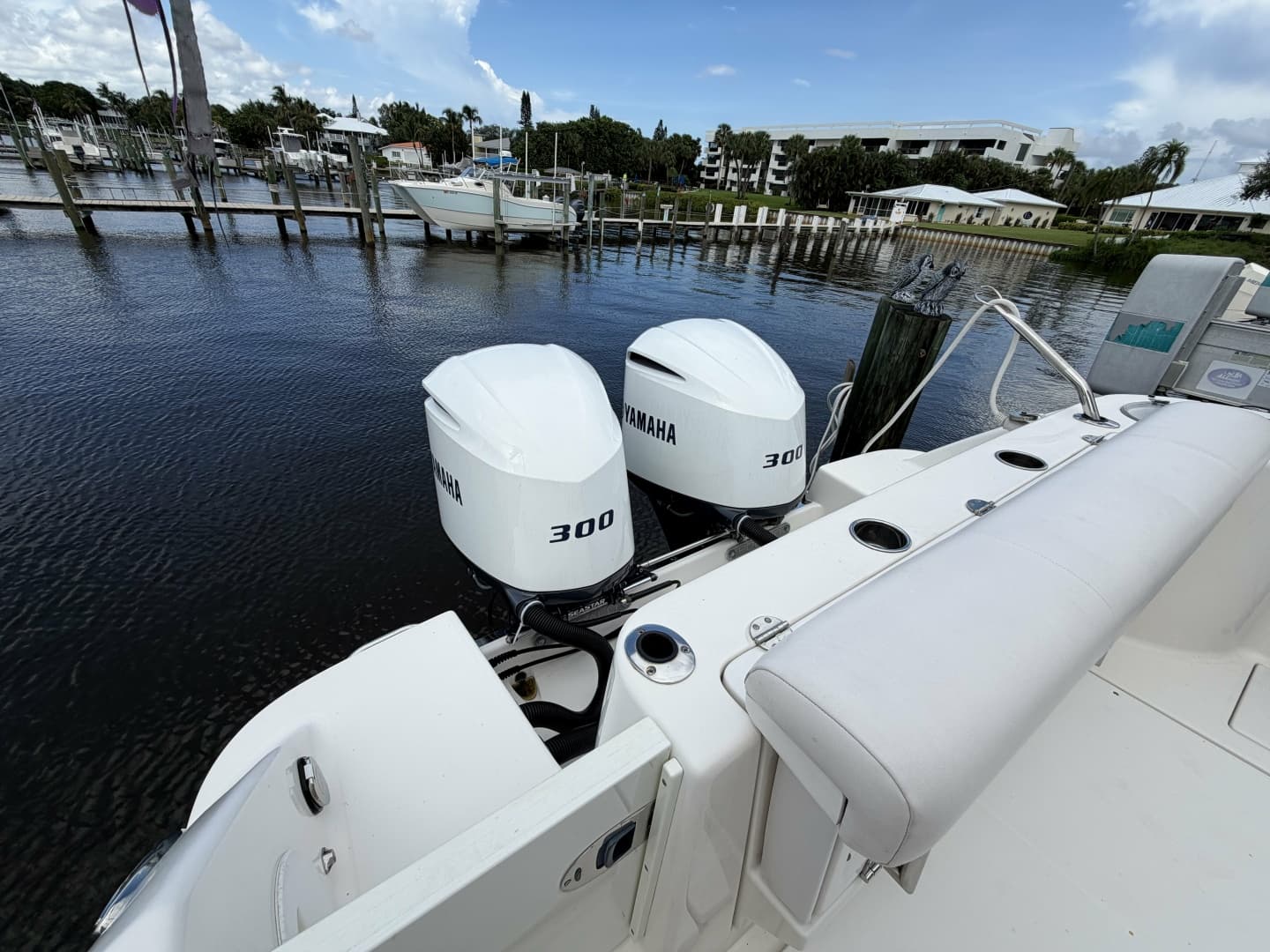 2016 Robalo R305