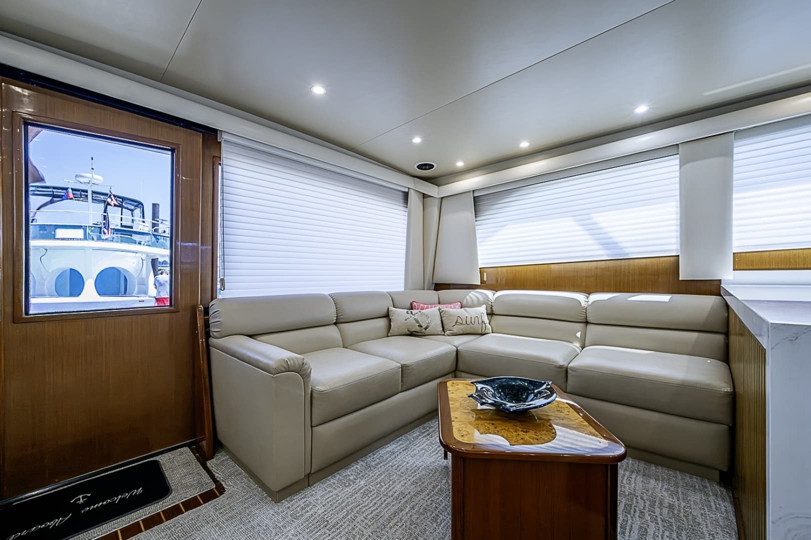 Viking 52 - Catchin Time - Salon
