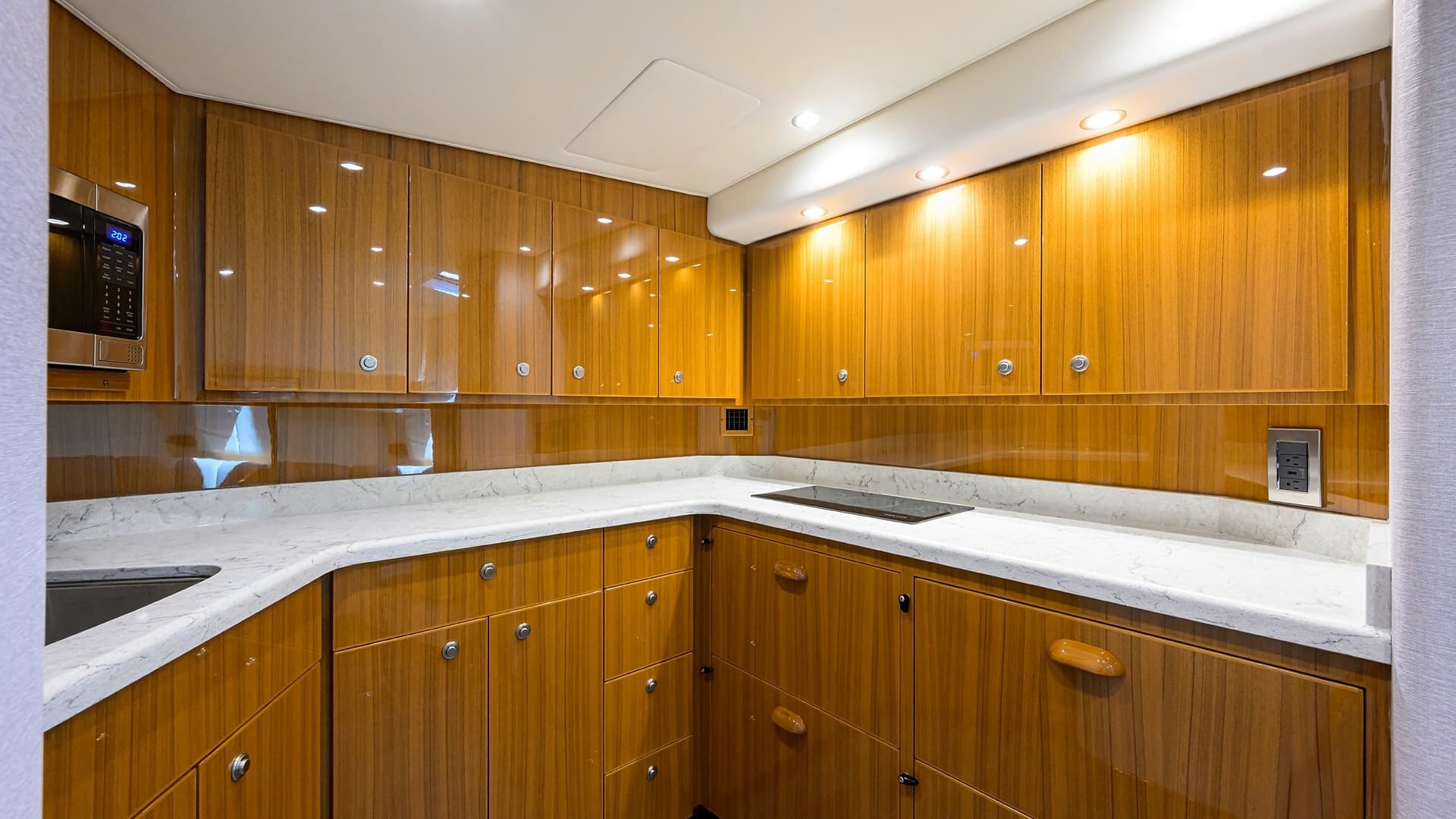 44_viking_reelaxin_galley_04