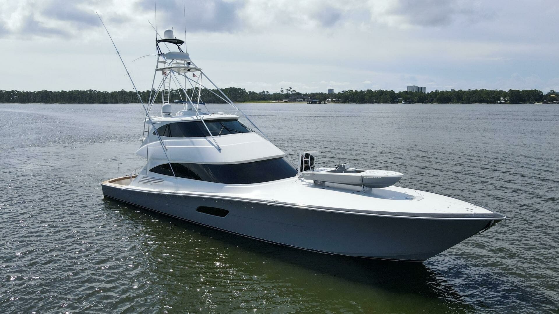 2016 92 Viking Enclosed Bridge Touche Exterior (11)