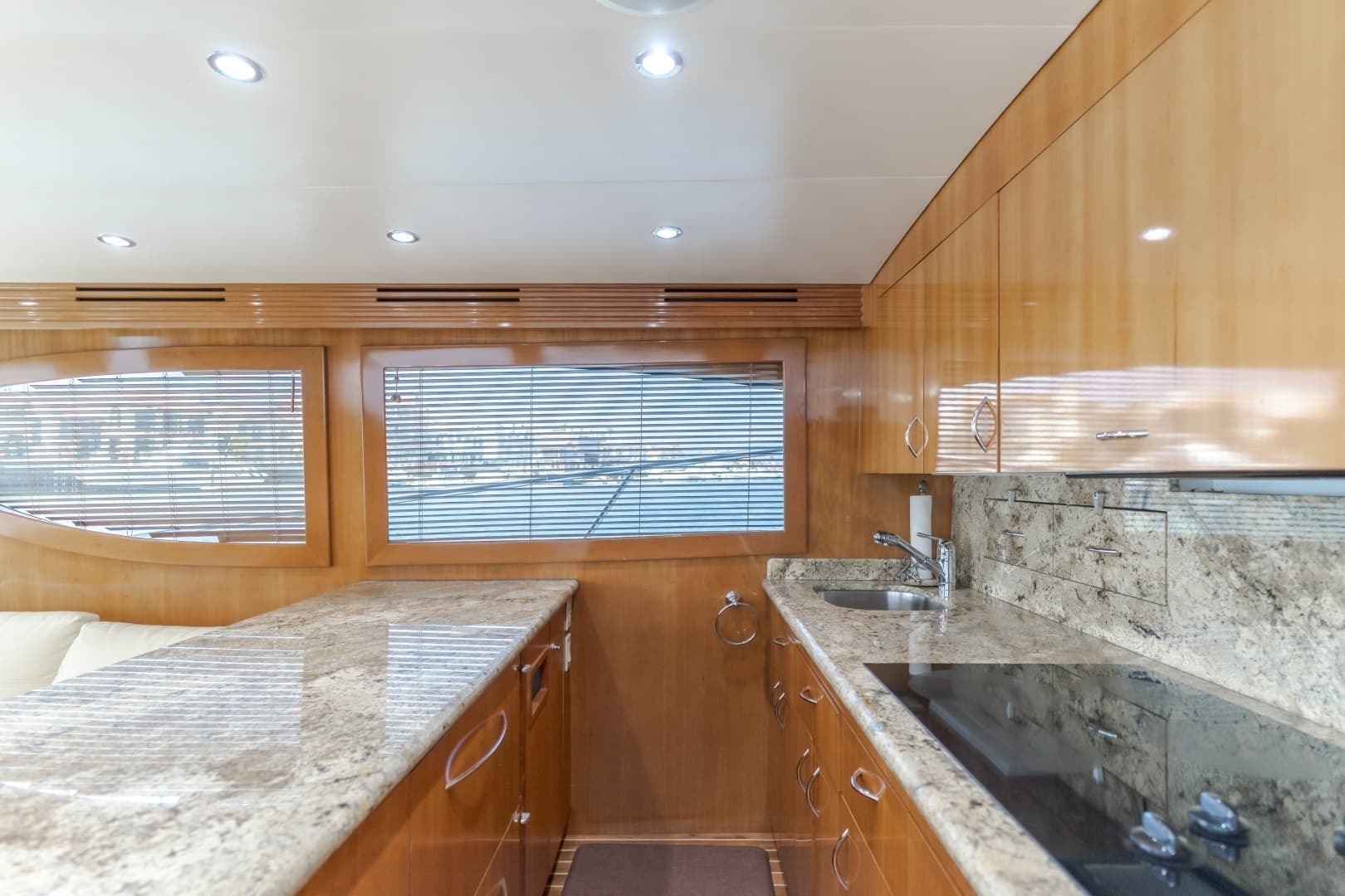 2003 Hatteras 54 Convertible "Brainwave"