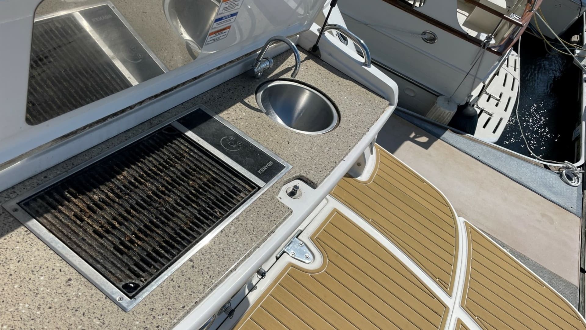 2018 35 Sea Ray Sundancer 350 Kickin Tides Stern Prep Area