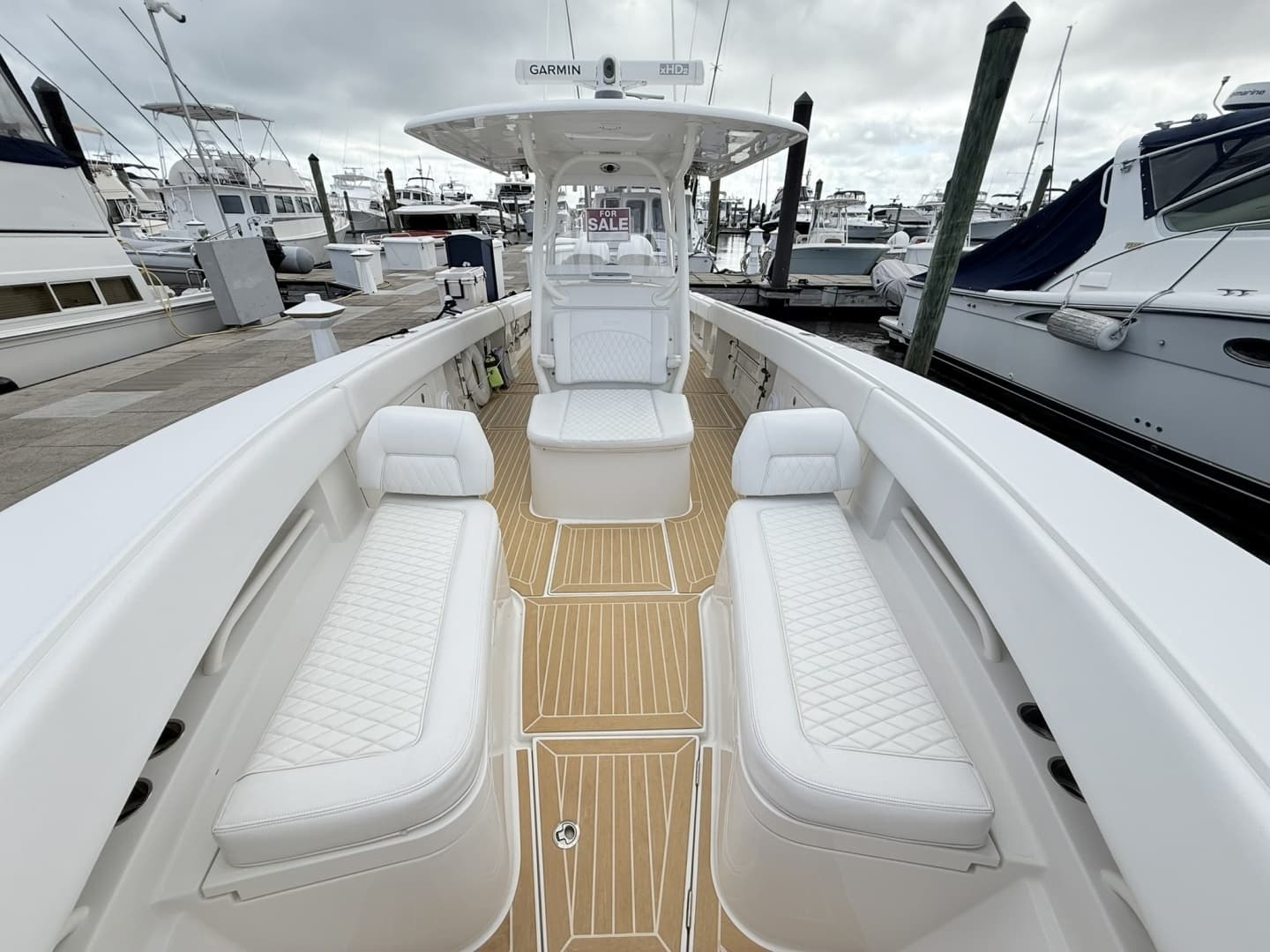 Jupiter 38 - PLAYPEN - Bow