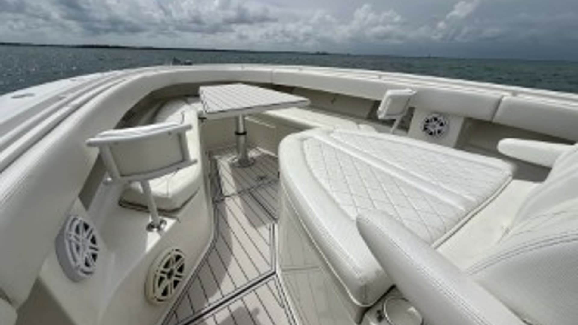 Spacious Bow Seating Area