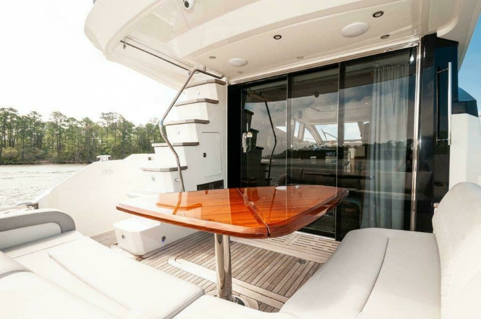 2018 Sea Ray L550 Flybridge-Cockpit 2