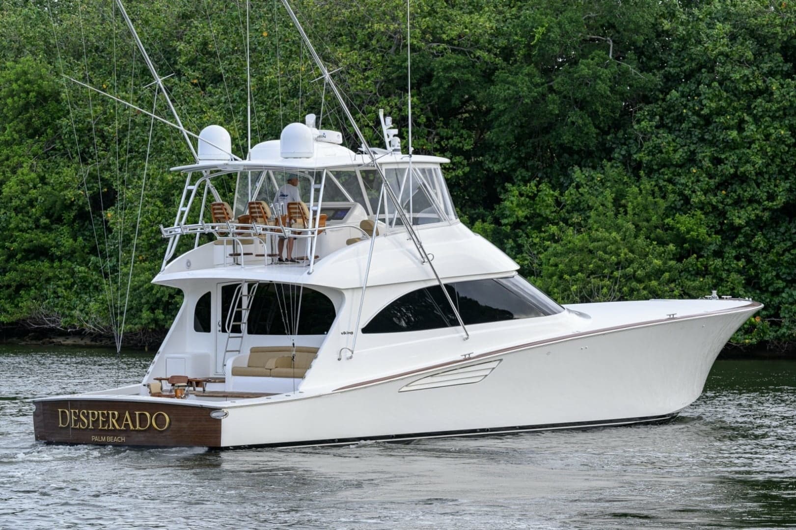 Viking 70 DESPERADO - Starboard Aft Profile