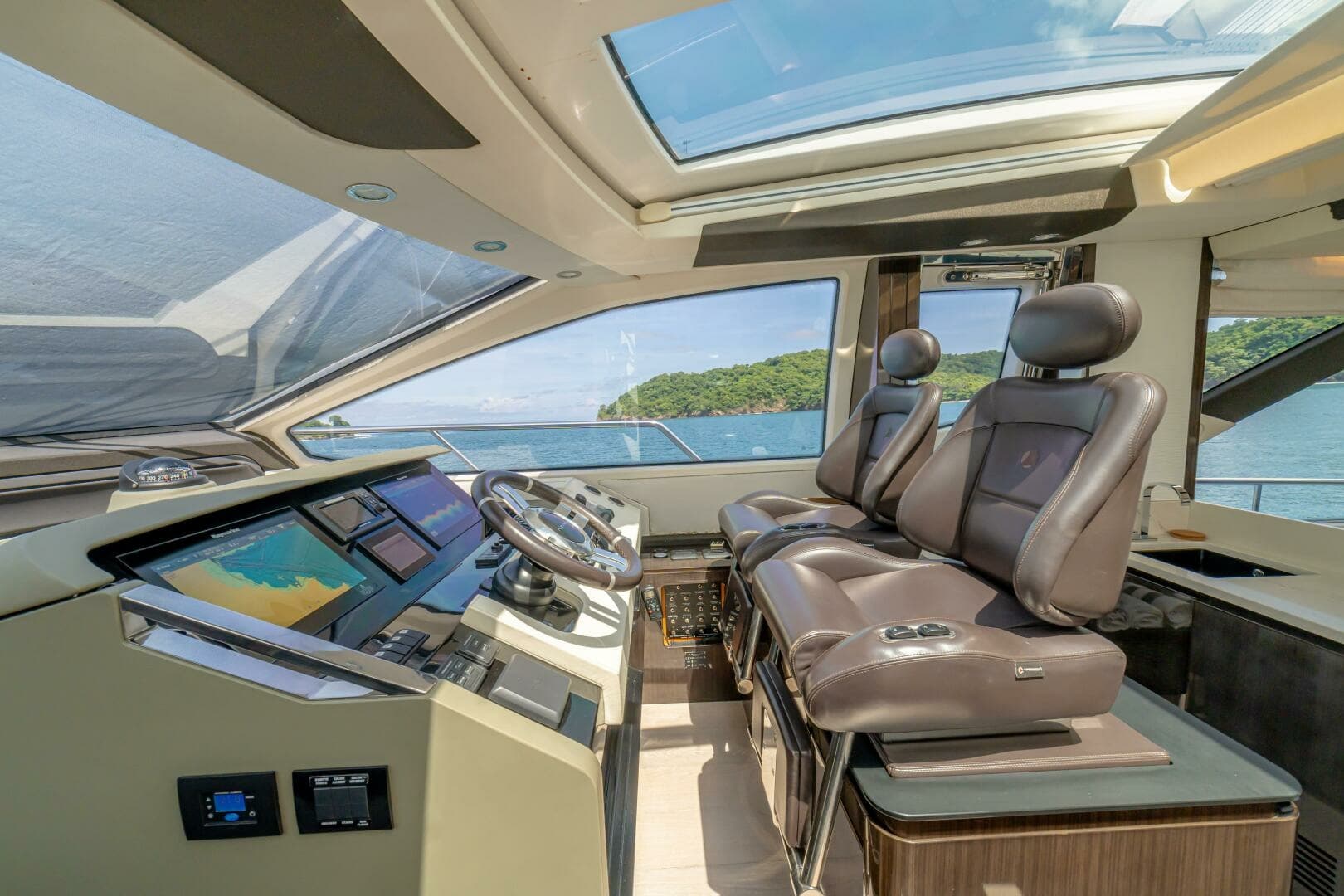 2017 Azimut 77 "Carpe Diem" - Helm
