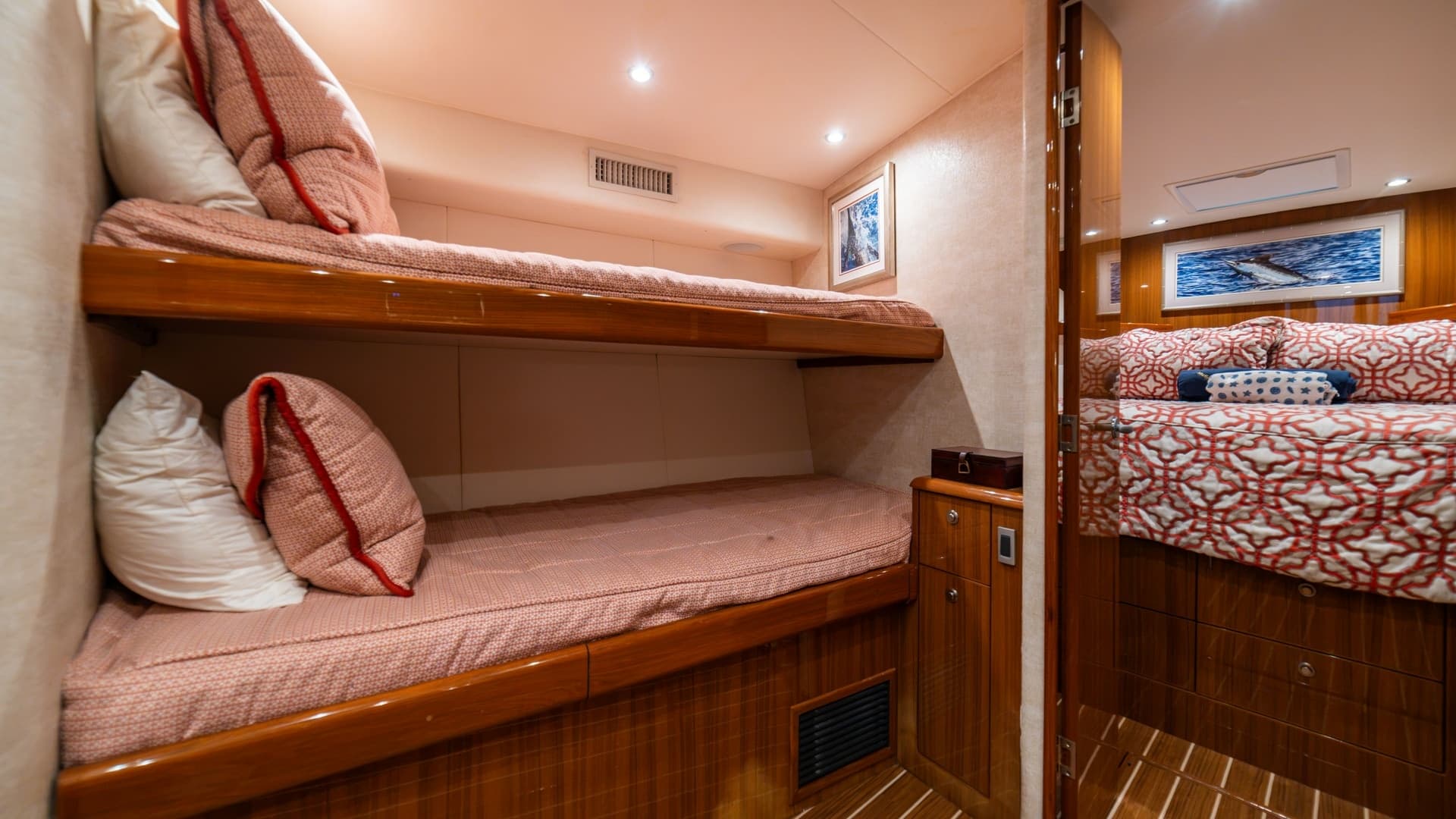 Guest Cabin with Twin Bunks