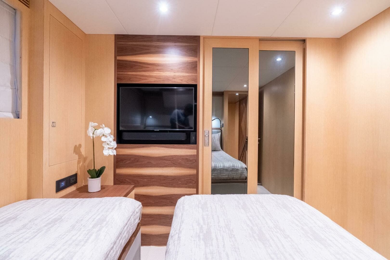 Horizon FD80 SHERI LYNN - Guest Stateroom Twin