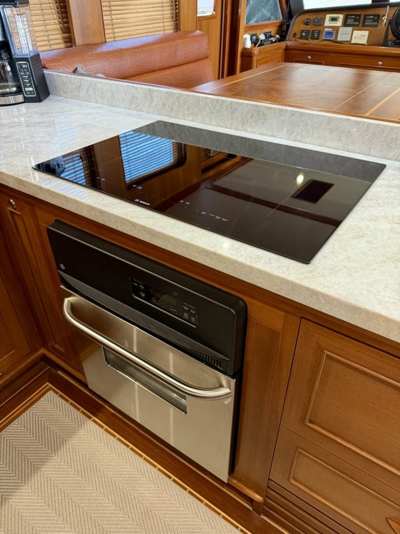 Alaskan 70 OHANA - Galley Cook Top and Oven