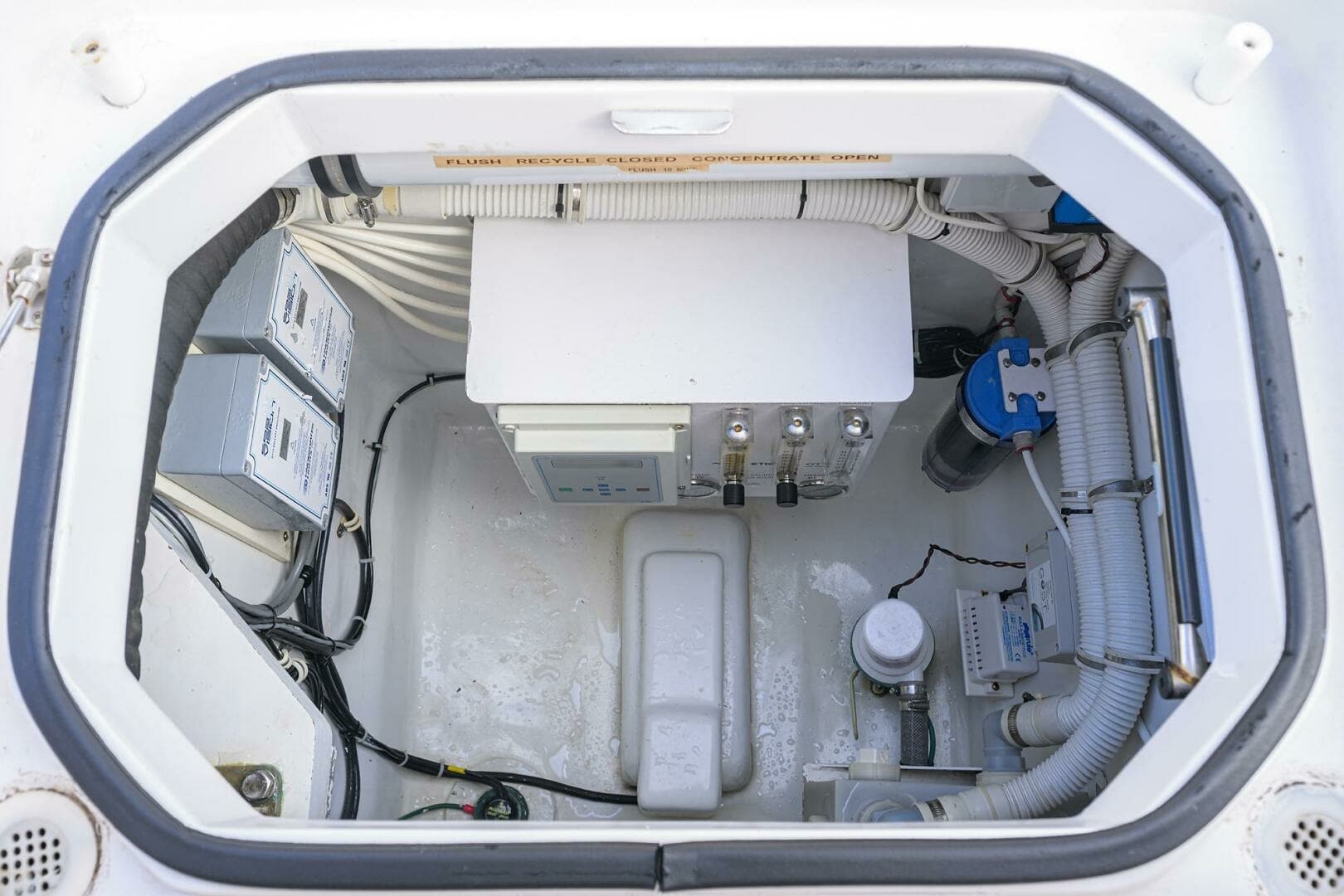 Hatteras 63 Reelin N Dealin - Exterior Cockpit