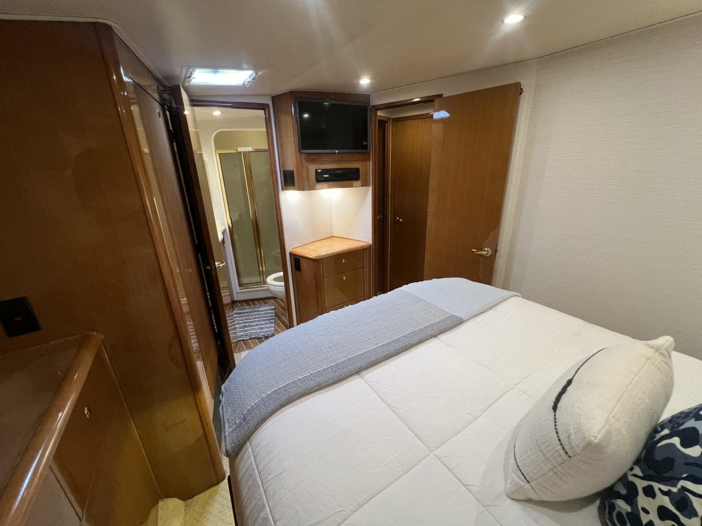 Viking 52 LET IT RAIN - Master Stateroom