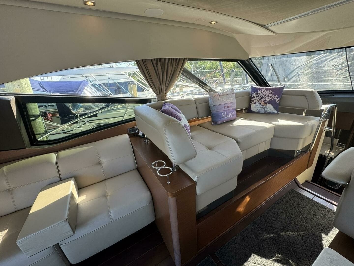 2016 Sea Ray 470 Sundancer 'Lopez Cove II' - Saloon Seating