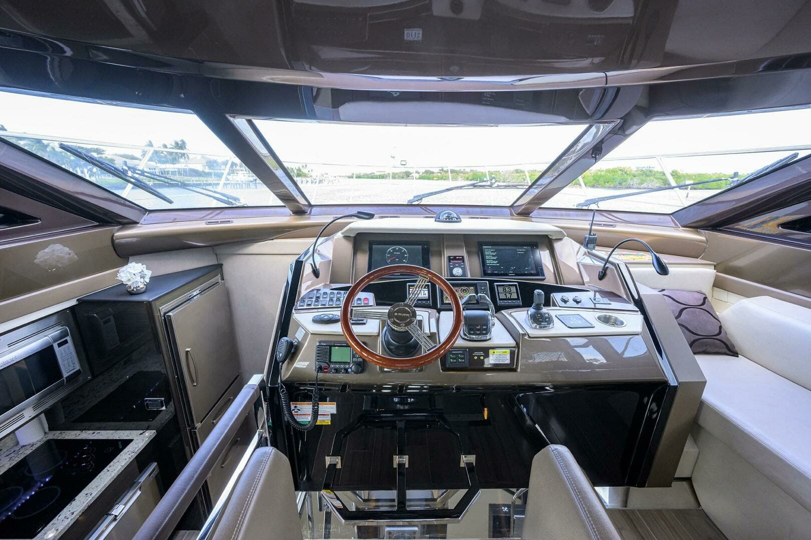 Marquis 66 ANDIAMO - Lower Helm