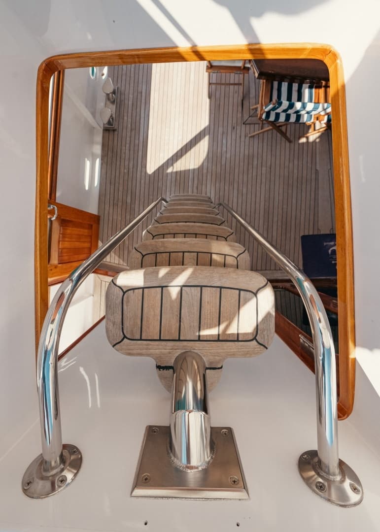 1971 Feadship 101 Stairs
