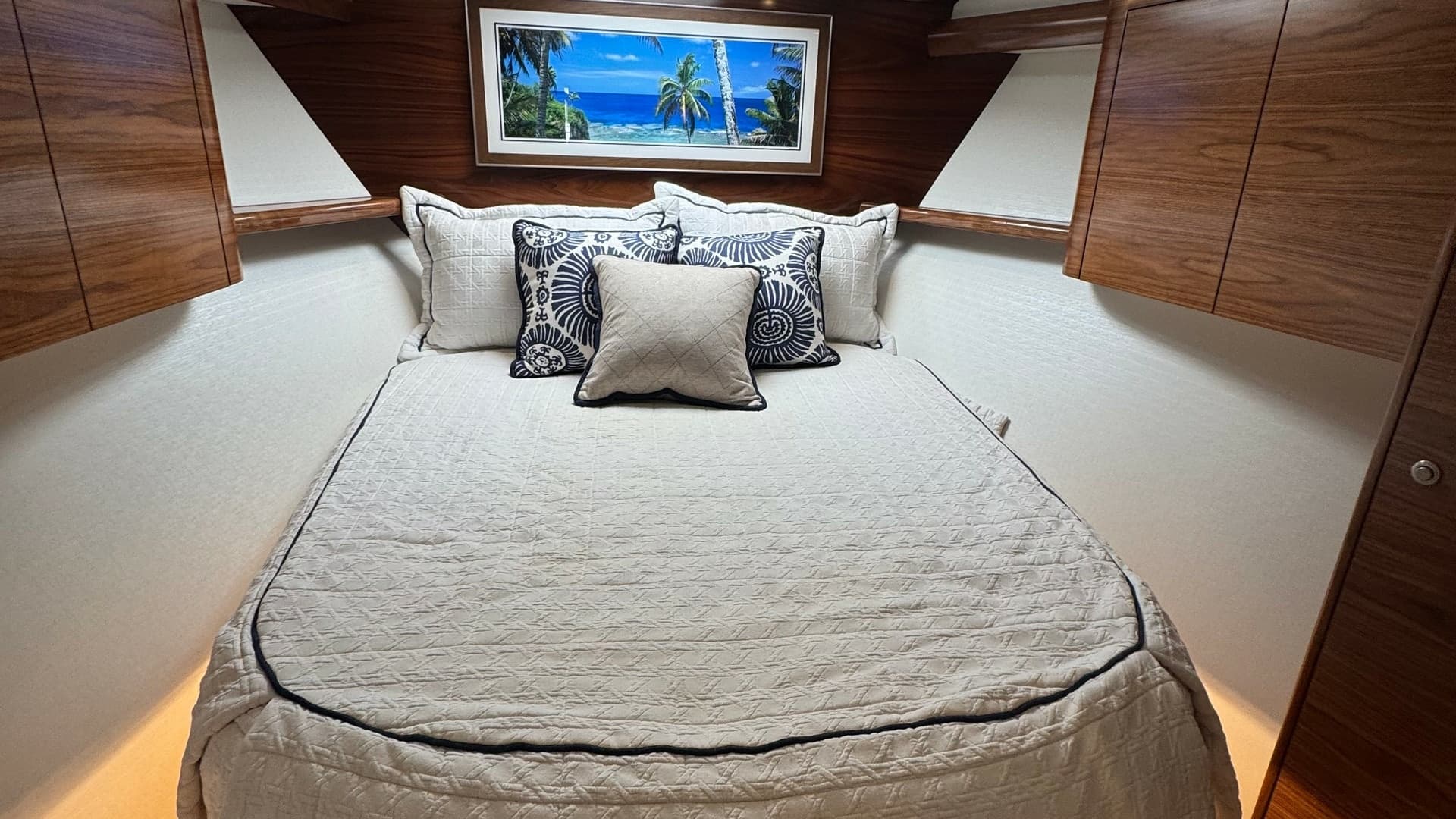 2024 Viking 64 Convertible 'Southern Grace'
