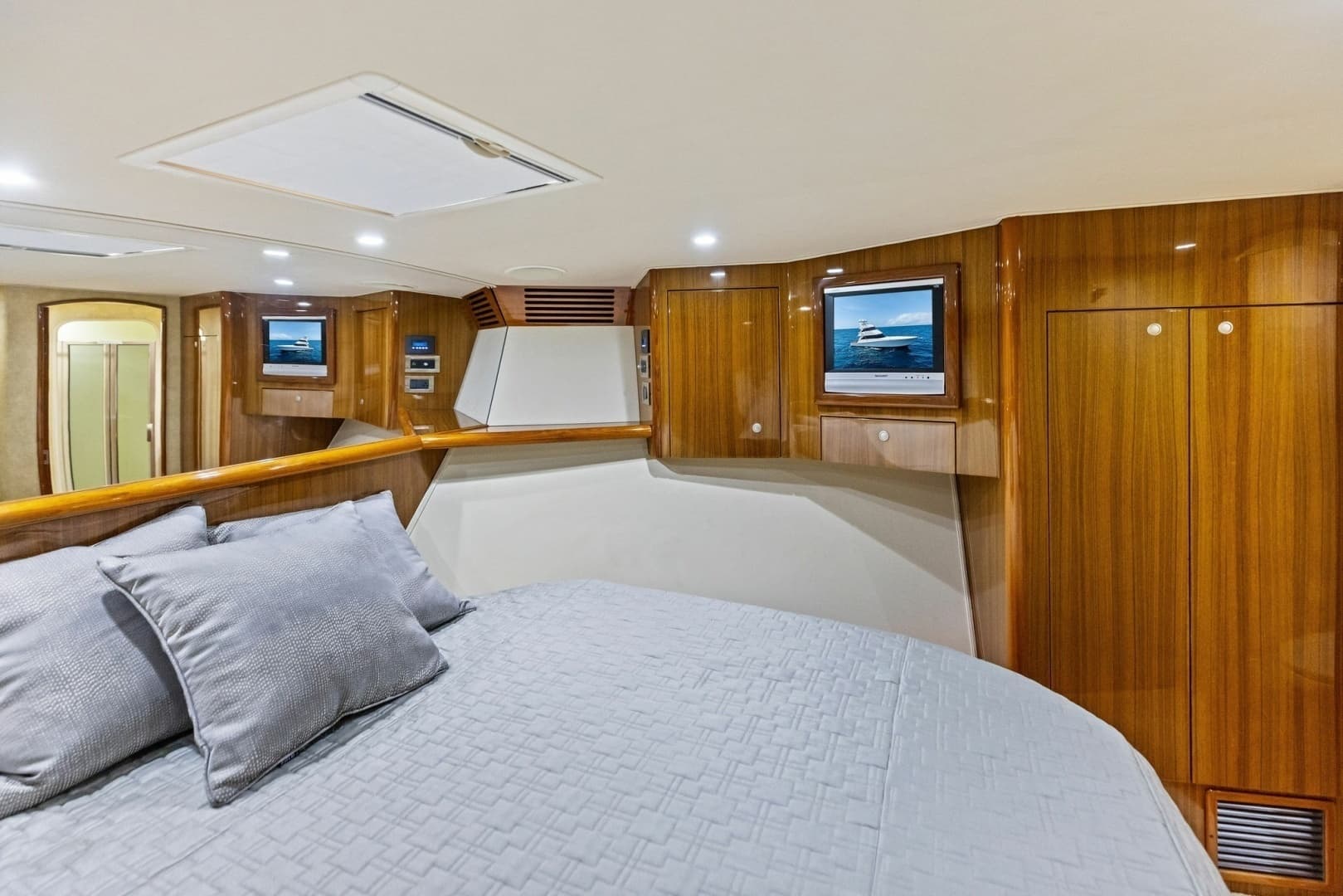2008 Viking 68 Skybridge "Liquid Apple"