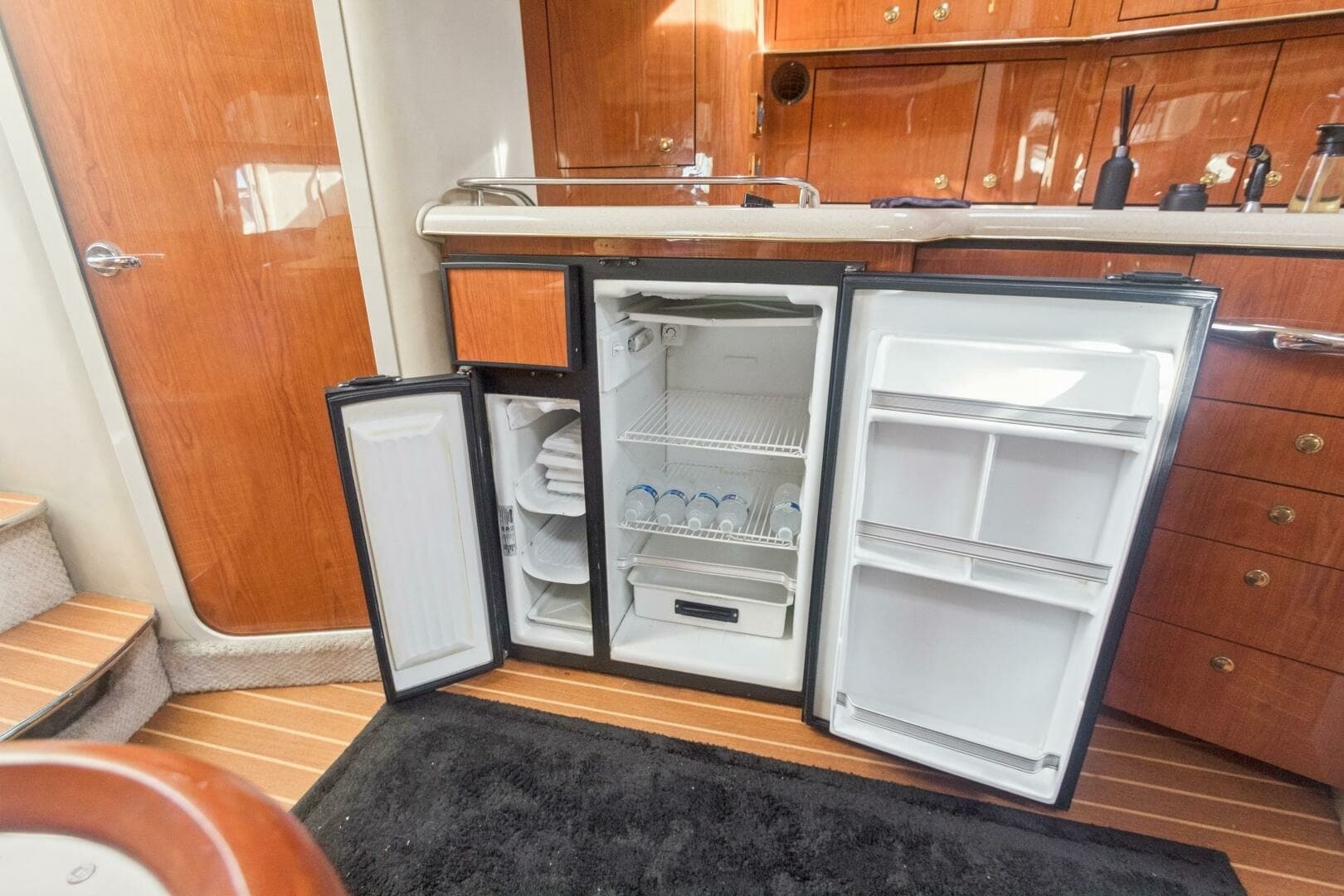 2000 Sea Ray 370 Express Cruiser "Sandie Lee"
