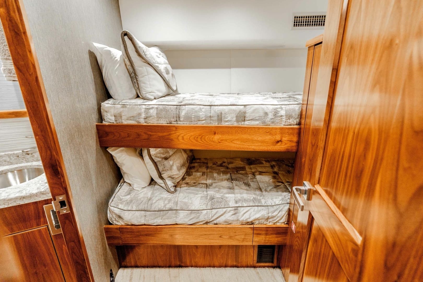 Cozy Twin Bunk Cabin