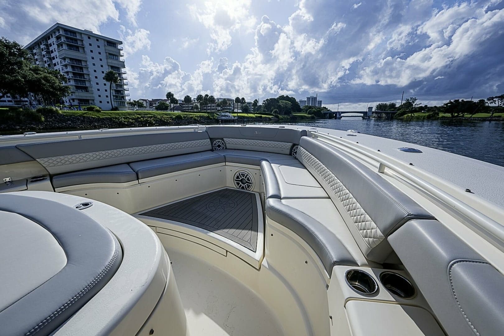 Scout 42 Maizey Blue - Exterior Bow