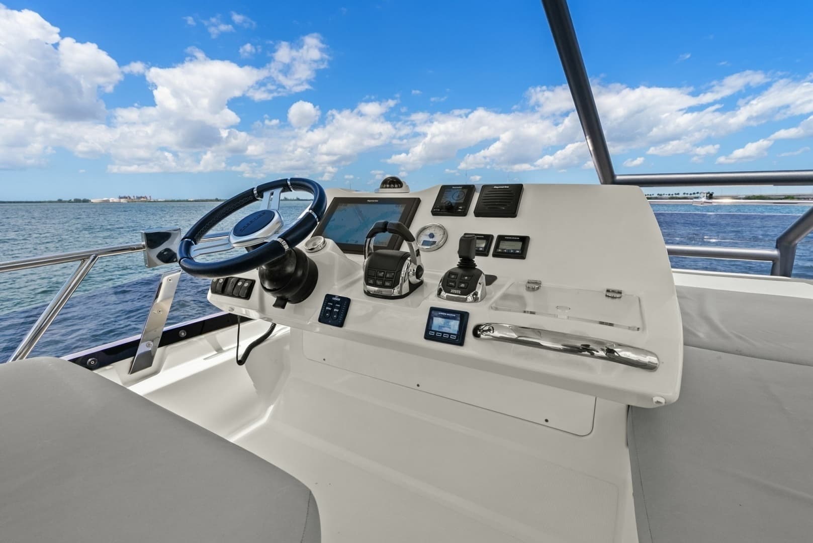 2020 Prestige 460 Flybridge GALATI YACHT SALES TRADE Flybridge Helm