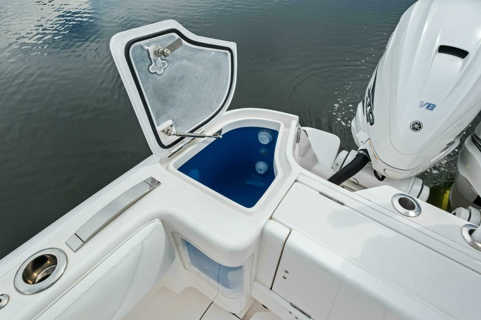 2020 Intrepid 400 CC - Cockpit Storage