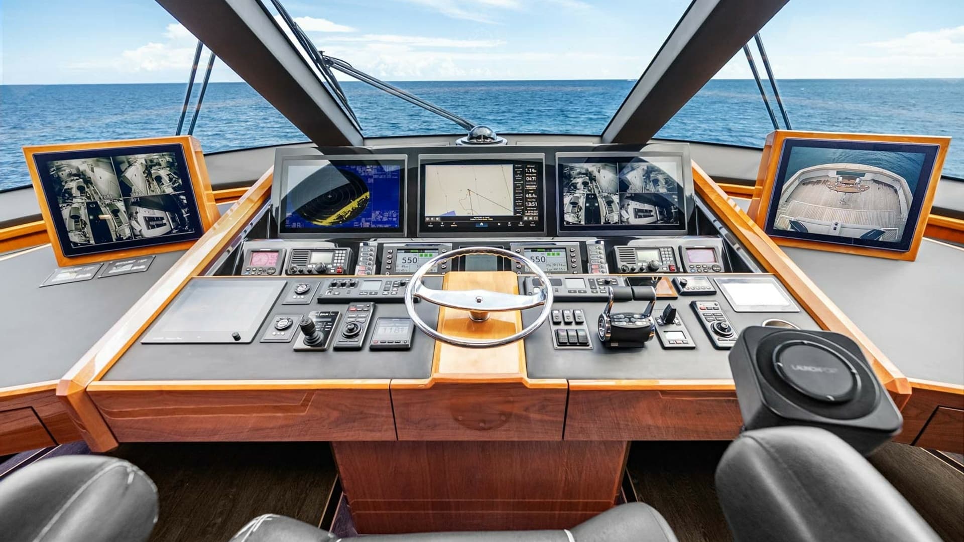 Enclosed Bridge Helm Station