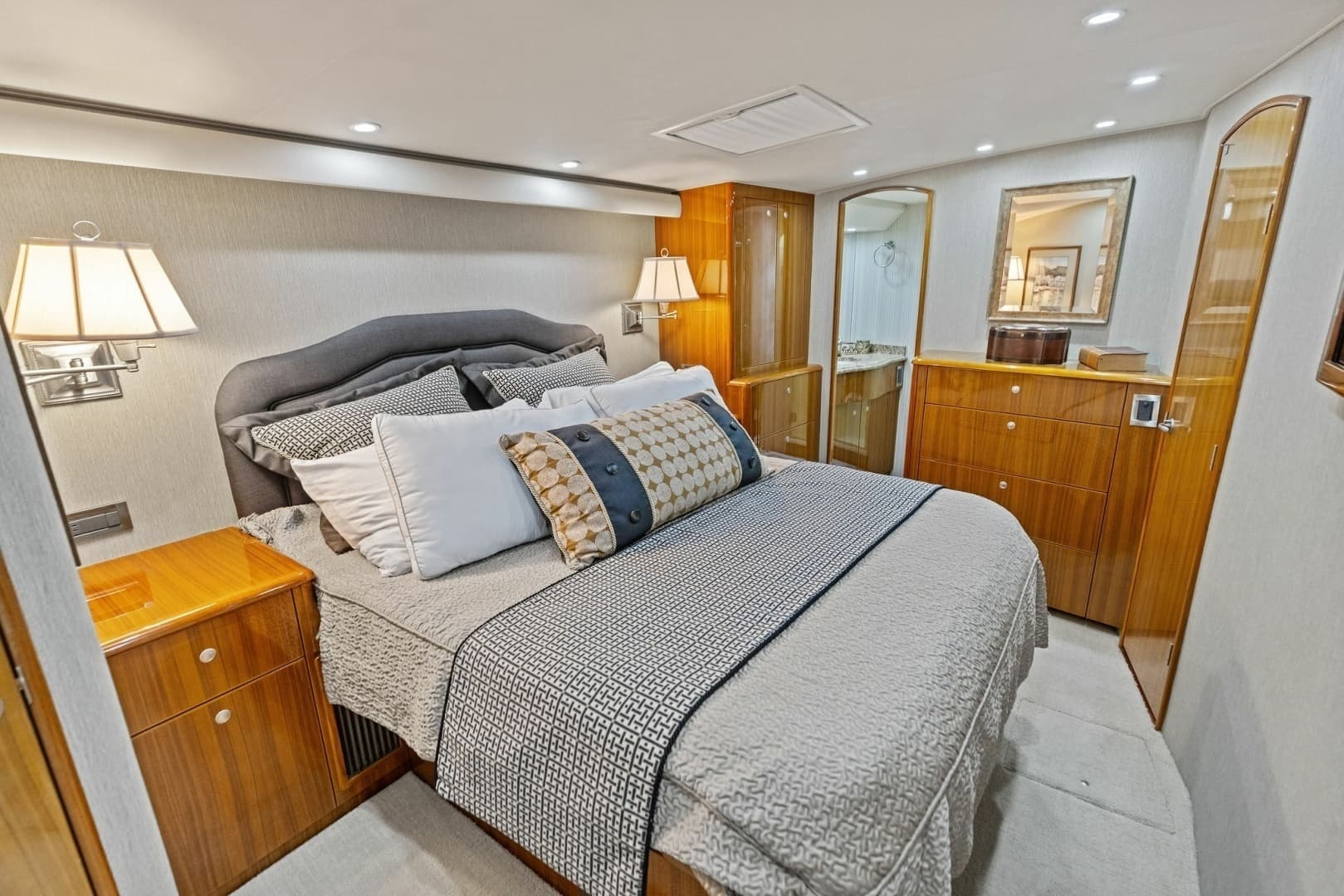 2008 Viking 68 Skybridge "Liquid Apple"