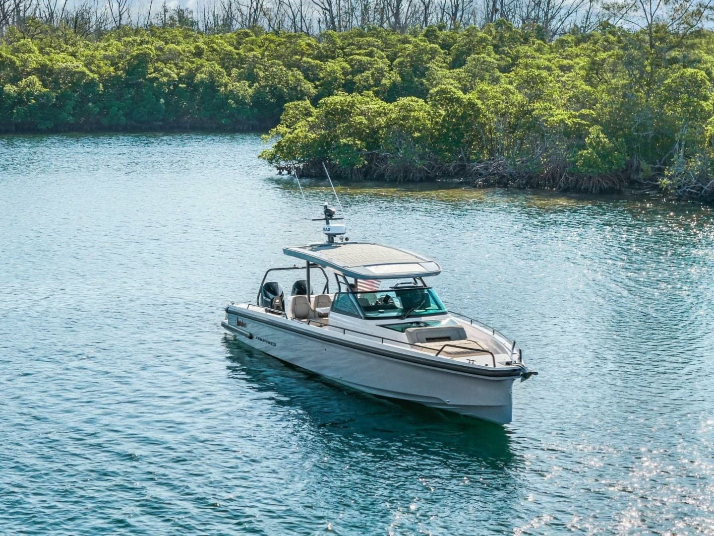 Axopar 37 - Exterior Profile