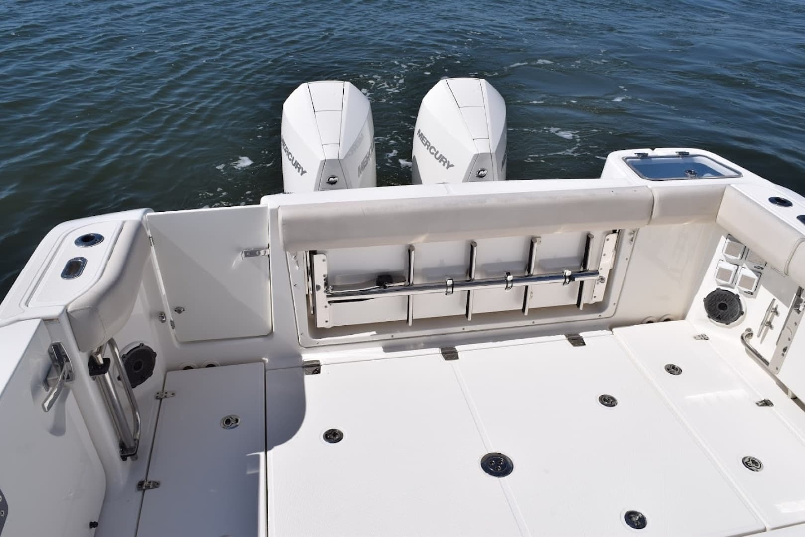 Boston Whaler 32 - SIP N SEA - Cockpit