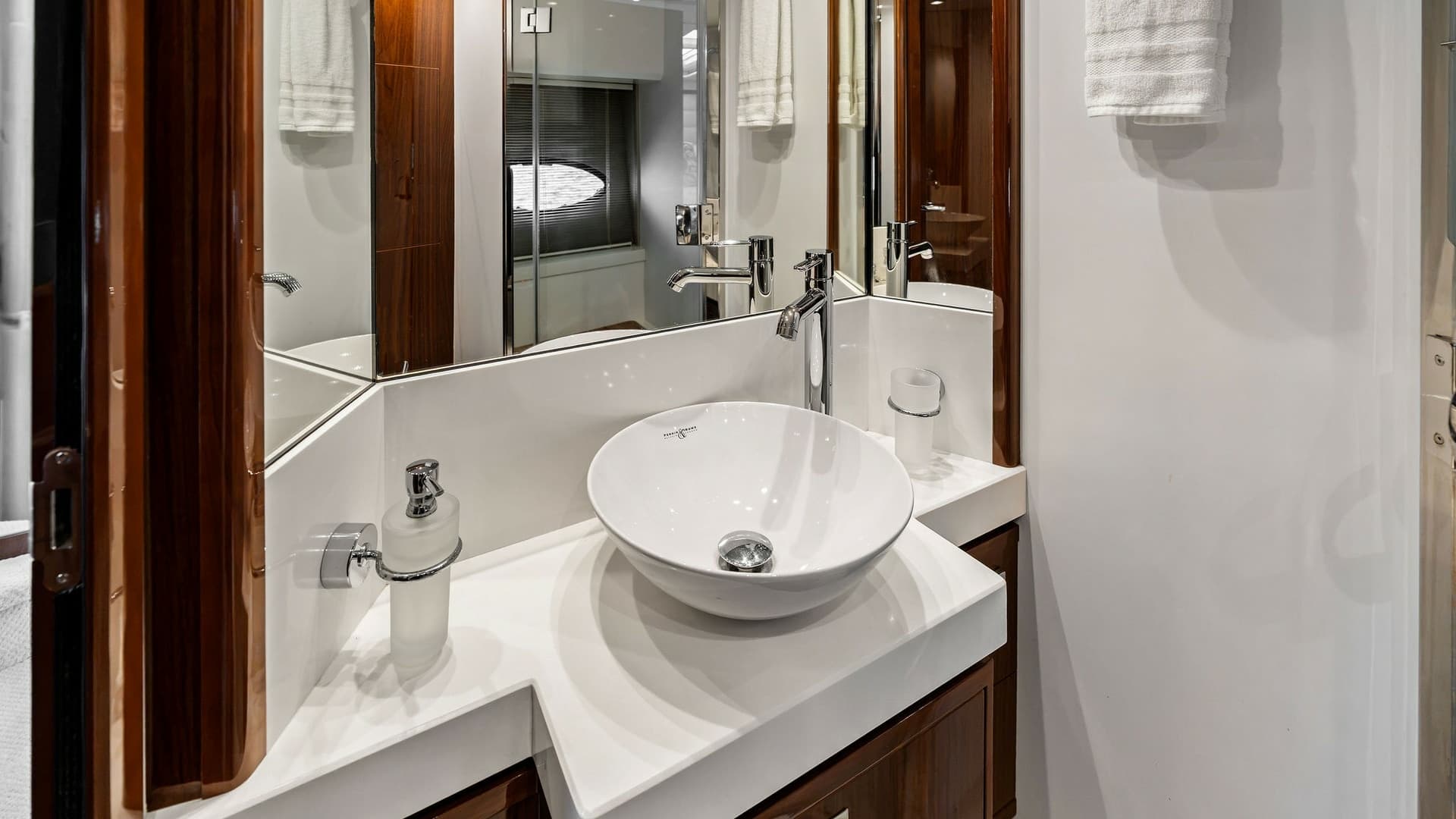 Elegant Ensuite Bathroom Vanity
