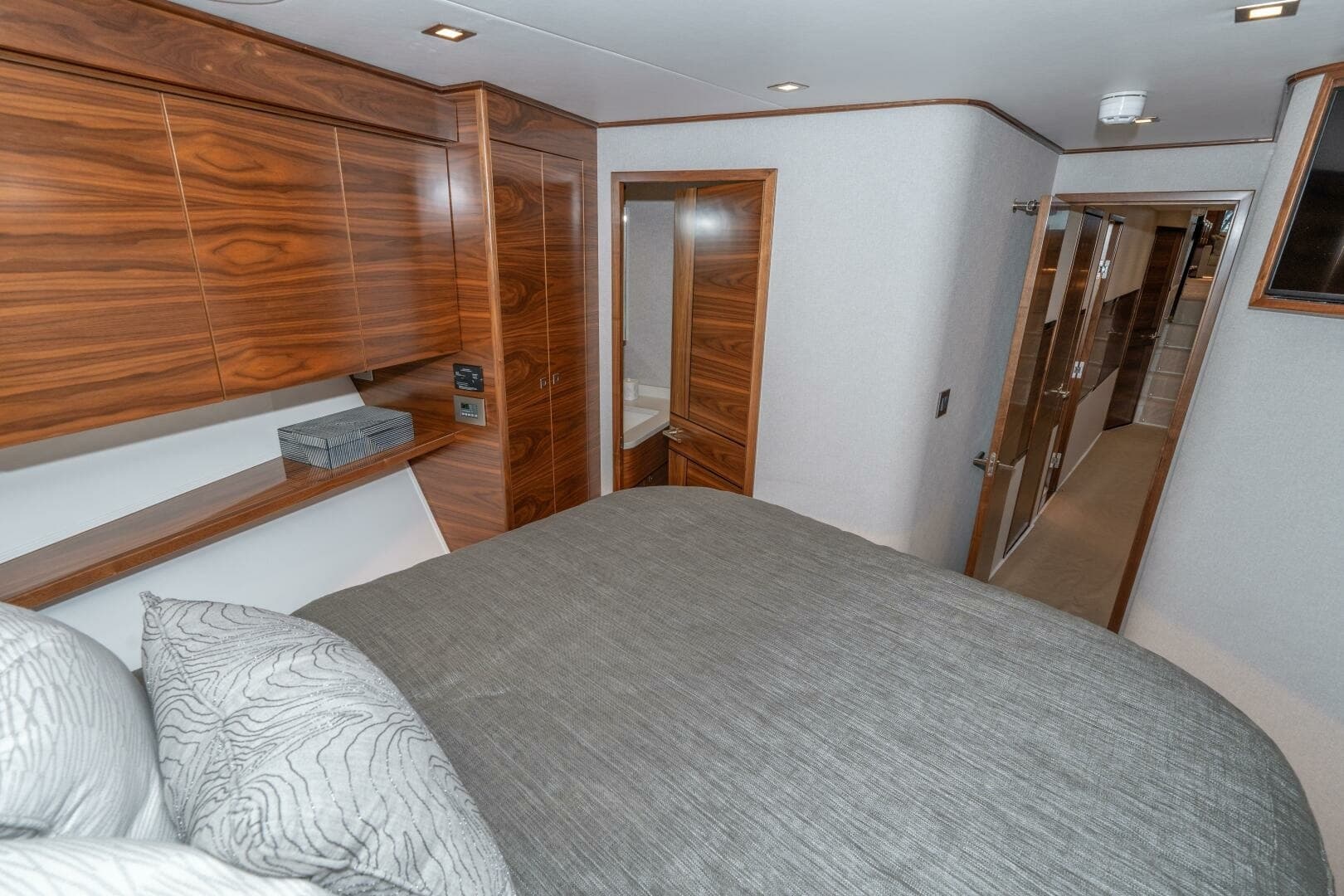 2025 Viking 90C "Zatara" 