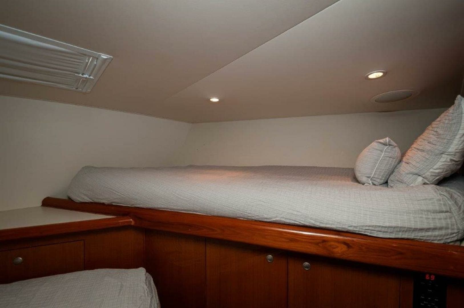 Viking 2001 61 Convertible VIP Stateroom